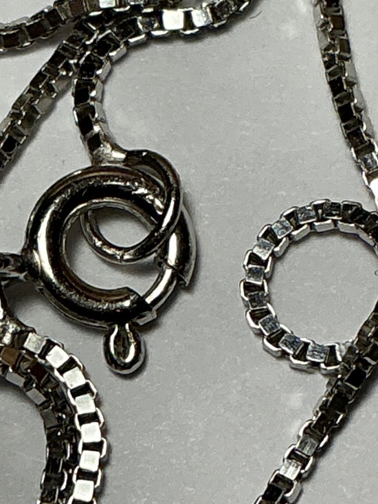 Sterling Silver Chain with Snowflake Pendant. 19 inches long - Picture 6 of 7